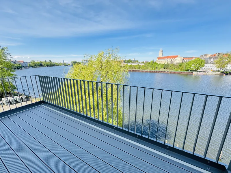 Berliner Wasserlage von ihrer schönsten Seite - 2-Zimmer-Dachgeschosswohnung — photo 1